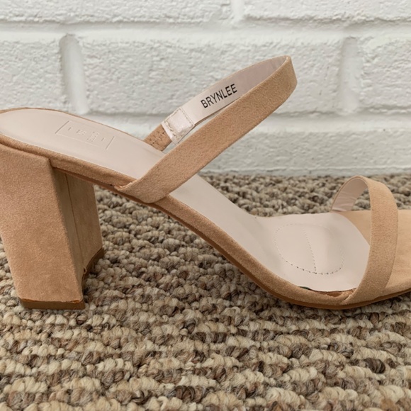 ✨Brand New David’s Bridal Nude Heels✨ - Picture 6 of 11